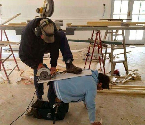 7 Pekerja Ini Kayanya Salah Deh Nglakuin Kerjaannya